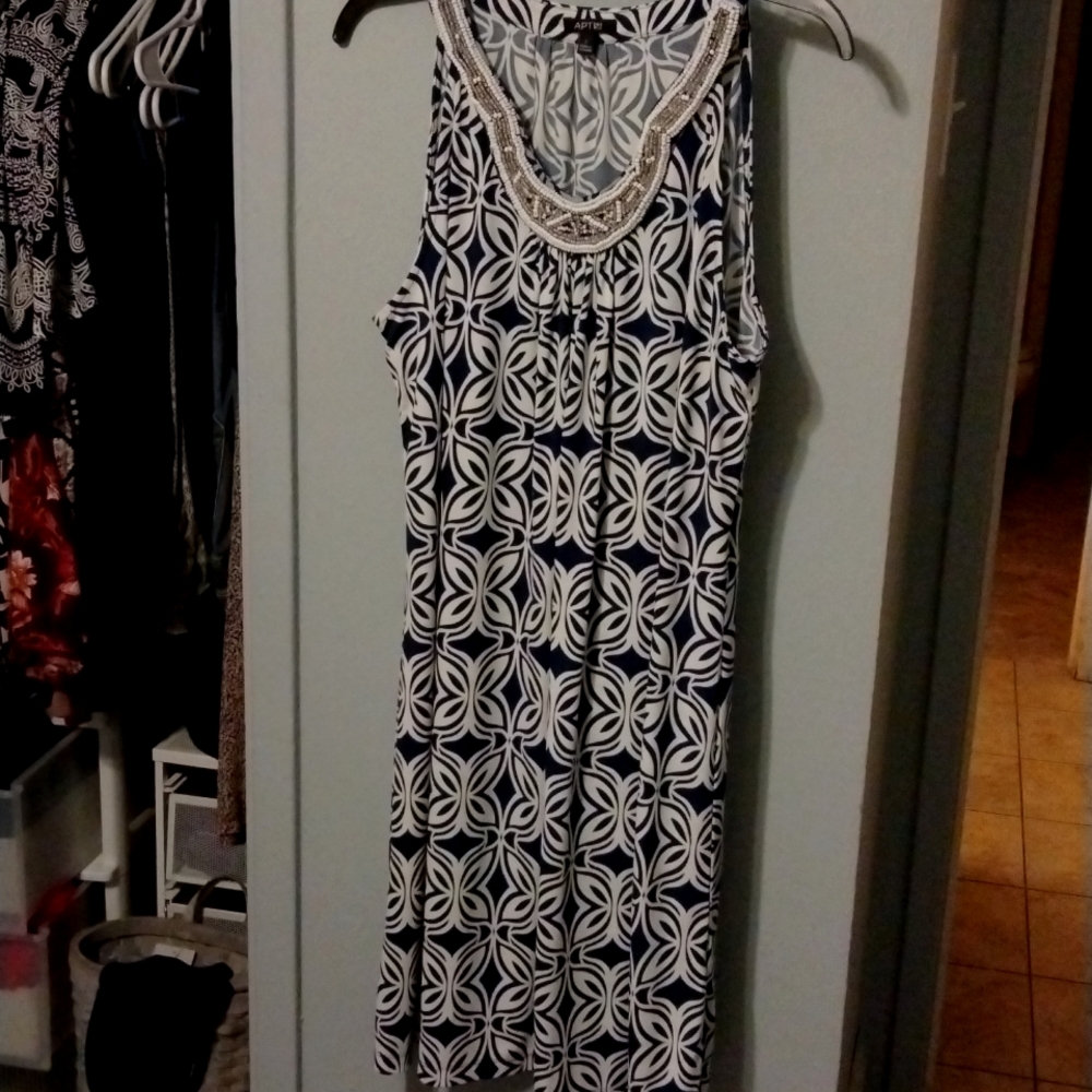 size Large midi dress. Navy/white